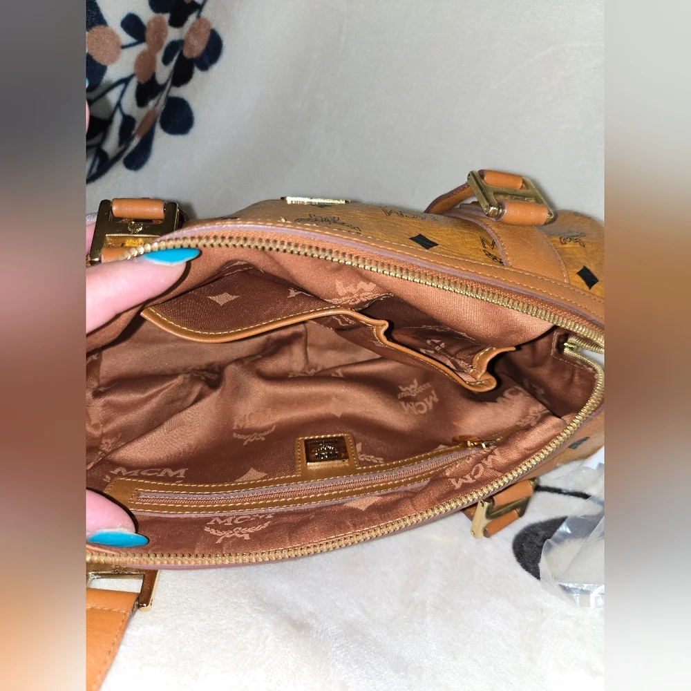 💯 Authentic MCM Visetos Leather Barrel Bag Cognac - Picture 9 of 15